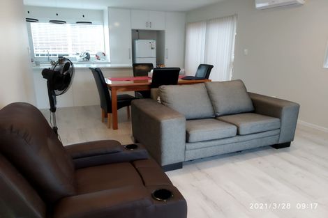 Photo of property in 4035e Great North Road, Glen Eden, Auckland, 0602