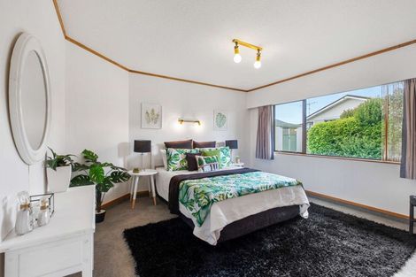 Photo of property in 28 Edgewater Parade, Waiuku, 2123