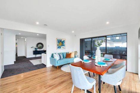 Photo of property in 12 San Casello Rise, Henderson, Auckland, 0612