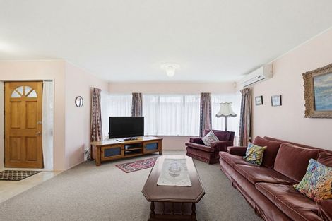 Photo of property in 2/13 Greers Road, Weymouth, Auckland, 2103