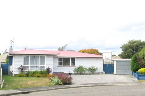 Photo of property in 11 Parera Grove, Heretaunga, Upper Hutt, 5018