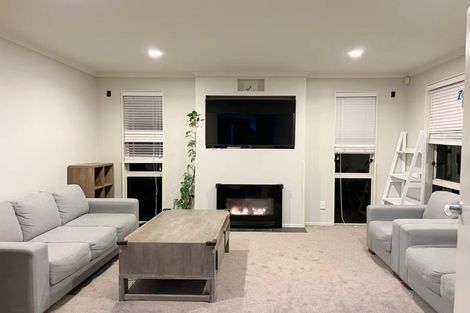 Photo of property in 18 Huntington Park Drive, Greenhithe, Auckland, 0632