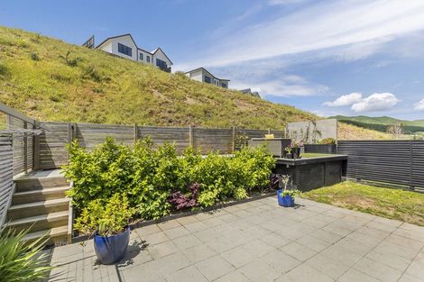 Photo of property in 43 Holystone Road, Whitby, Porirua, 5024