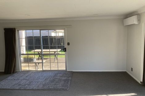 Photo of property in 98 Oakfield Crescent, Pukete, Hamilton, 3200