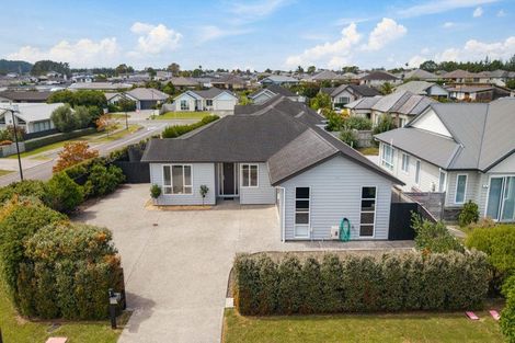 Photo of property in 1 Aporo Drive, Kumeu, 0810