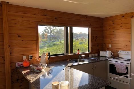 Photo of property in 264 State Highway 16, Kumeu, 0892