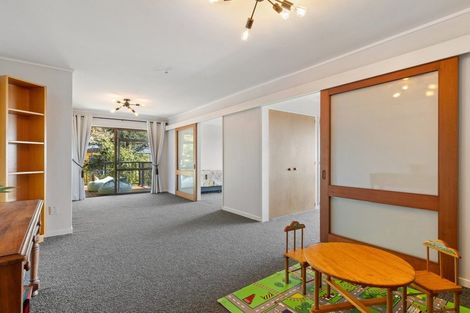 Photo of property in 5 Osmond Lane, Mount Pleasant, Christchurch, 8081