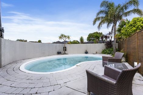 Photo of property in 10 Bungalore Place, Half Moon Bay, Auckland, 2012