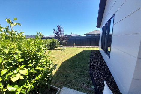 Photo of property in 48 Te Kaeaea Crescent, Wallaceville, Upper Hutt, 5018