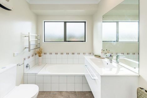 Photo of property in 23 Ashleigh Way, Waikanae Beach, Waikanae, 5036