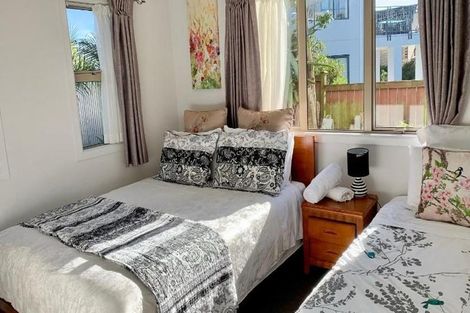 Photo of property in 8 Parani Court, Te Atatu Peninsula, Auckland, 0610