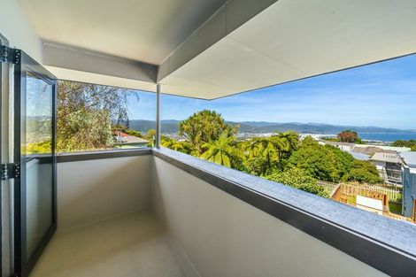 Photo of property in 21 Poto Road, Normandale, Lower Hutt, 5010