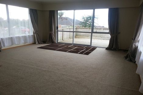 Photo of property in 73 Mellons Bay Road, Mellons Bay, Auckland, 2014