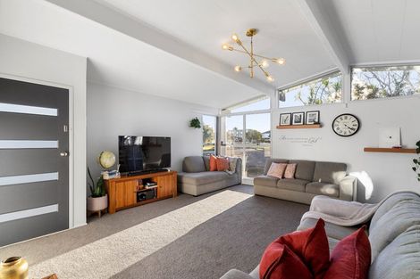 Photo of property in 24 Mandarin Place, Half Moon Bay, Auckland, 2012