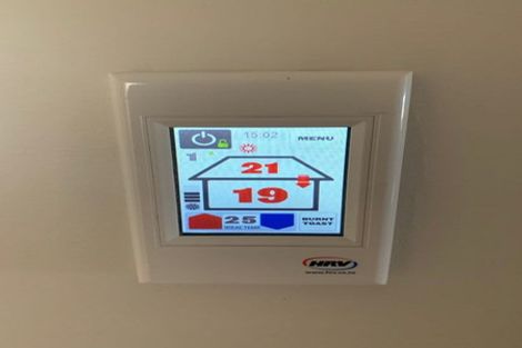 Photo of property in 23 Chivalry Road, Glenfield, Auckland, 0629