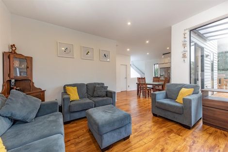 Photo of property in 28d Edmonton Road, Henderson, Auckland, 0612