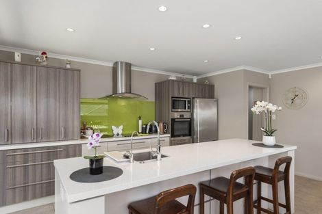 Photo of property in 16 Tranquil Grove, Omokoroa, 3114