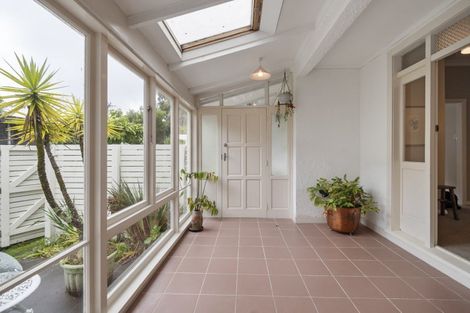 Photo of property in 5 Aokautere Drive, Fitzherbert, Palmerston North, 4410