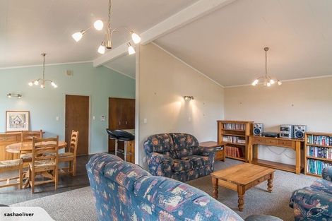 Photo of property in 31 Eruini Street, Waikanae Beach, Waikanae, 5036