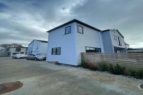 Photo of property in 2 Seaside Place, Pakuranga, Auckland, 2010