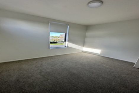 Photo of property in 1/2 Moor Avenue, Te Atatu Peninsula, Auckland, 0610