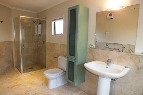 Photo of property in 6/126 Whangaparaoa Road, Red Beach, 0932