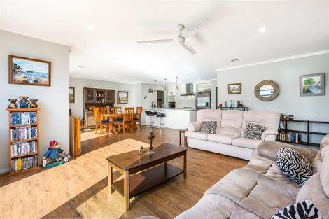 Photo of property in 15 Ken Douglas Drive, Aotea, Porirua, 5024