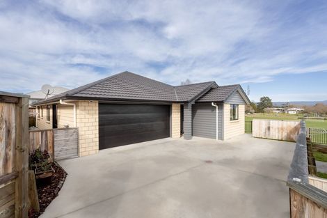 Photo of property in 30 Richardson Road, Omokoroa, 3114