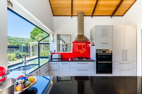 Photo of property in 13 Fleetwood Grove, Waikanae, 5036