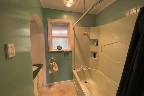 Photo of property in 88 Target Road, Totara Vale, Auckland, 0629