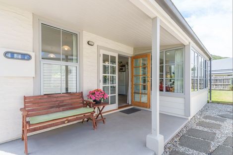Photo of property in 12 Fletcher Way, Arrowtown, 9302
