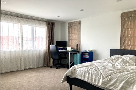 Photo of property in 73 Sturges Road, Henderson, Auckland, 0612