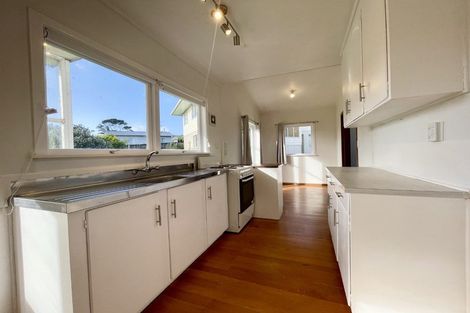 Photo of property in 33 Paramu Avenue, Birkdale, Auckland, 0626