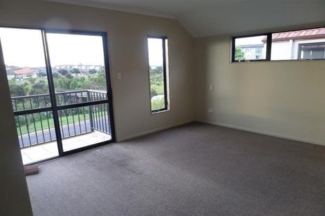 Photo of property in 2/25 Kellaway Drive, East Tamaki, Auckland, 2013