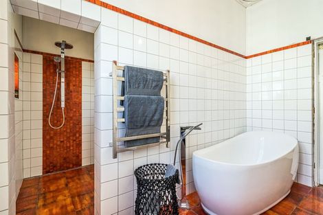 Photo of property in 16 Hinemoa Terrace, Birkenhead, Auckland, 0626