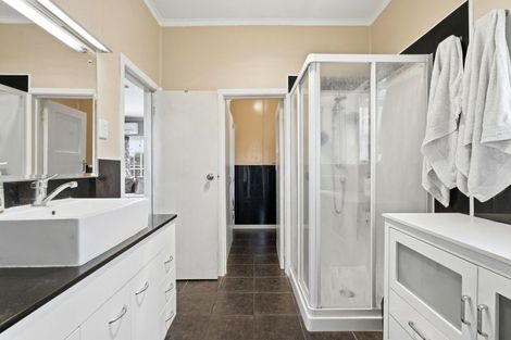 Photo of property in 10 Andresen Street, Foxton Beach, Foxton, 4815