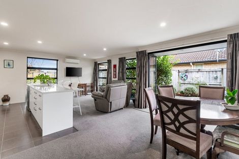 Photo of property in 33 Carrington Drive, Papamoa Beach, Papamoa, 3118