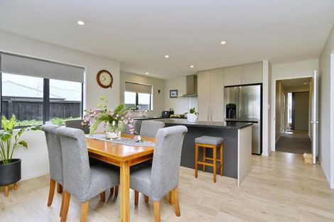 Photo of property in 2 Stratford (pvt) Way, Rangiora, 7400