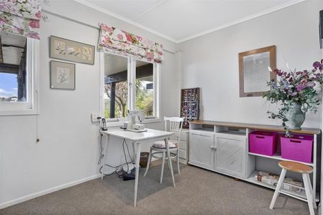 Photo of property in 2/5 Colmar Road, Mellons Bay, Auckland, 2014