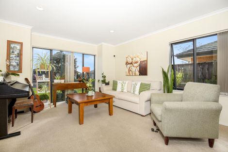 Photo of property in 30 Blackwood Drive, Wattle Downs, Auckland, 2103