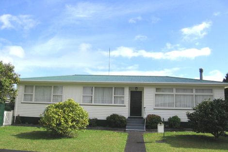 Photo of property in 1 Hughdene Place, Henderson, Auckland, 0610