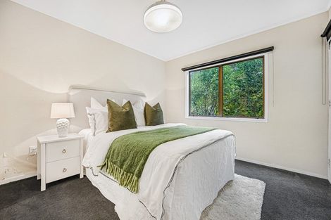 Photo of property in 28 Grassmere Road, Henderson Valley, Auckland, 0612