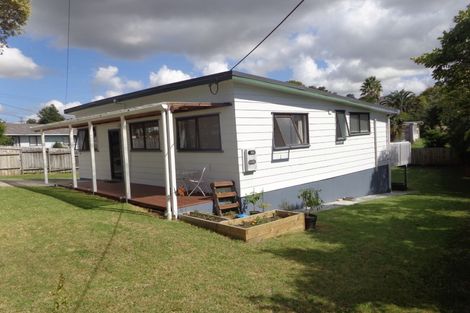 Photo of property in 114 Colwill Road, Massey, Auckland, 0614