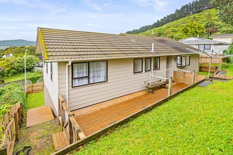 Photo of property in 18 Forglen Place, Tawa, Wellington, 5028