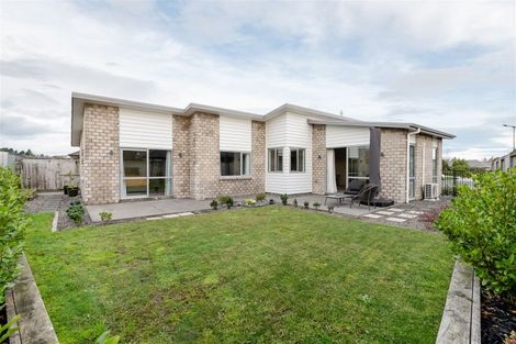 Photo of property in 16 Teatree Close, Huntington, Hamilton, 3210