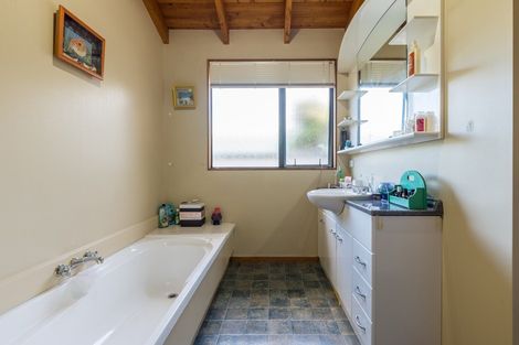 Photo of property in 14 Admiralty Place, Waikawa, Picton, 7220