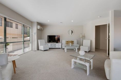 Photo of property in 32 Parkwood Crescent, Gulf Harbour, Whangaparaoa, 0930