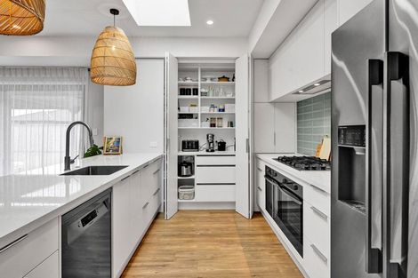 Photo of property in 9 Atutahi Street, Hurdon, New Plymouth, 4310