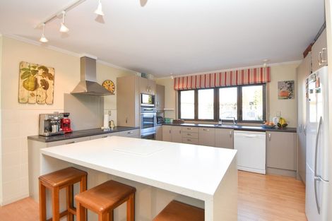 Photo of property in 8 Daffodil Grove, Carterton, 5713