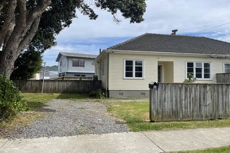 Photo of property in 64 Oxford Terrace, Epuni, Lower Hutt, 5011